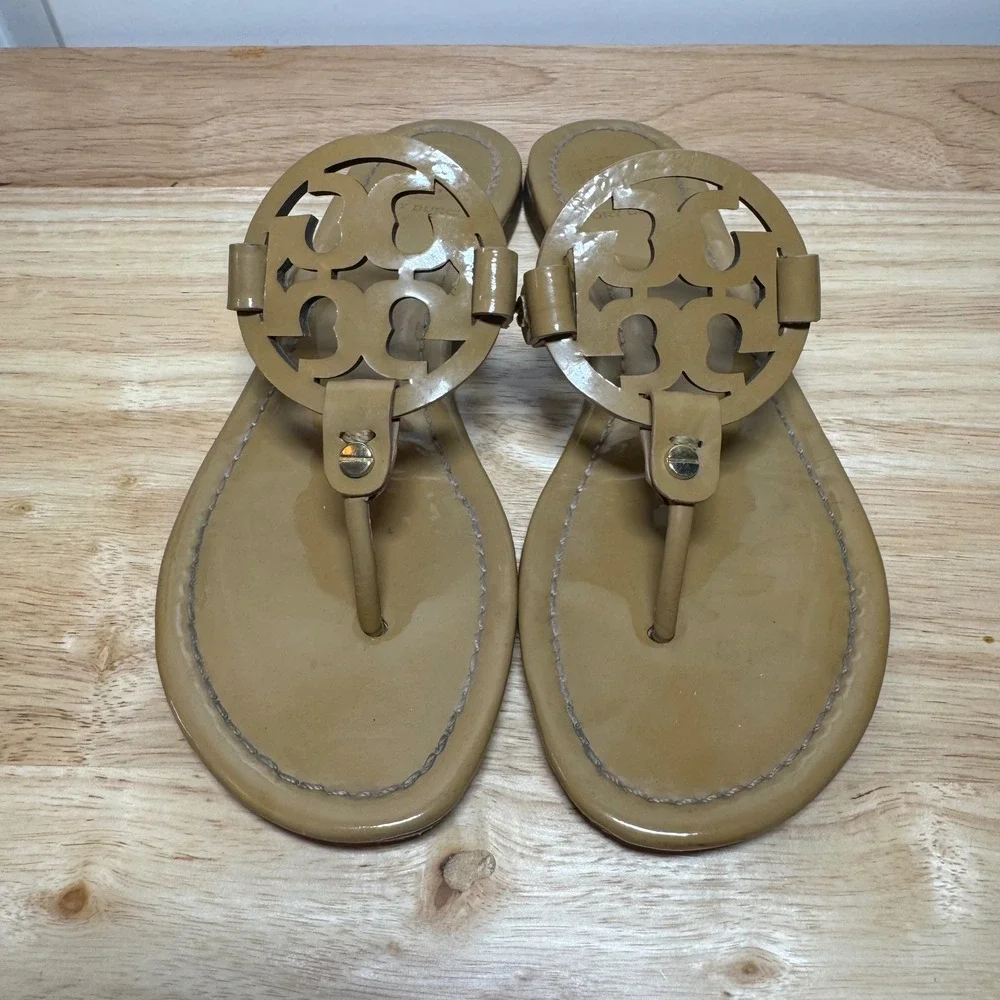 Tory Burch Miller Patent Sandal Tan Brown Leather Thong Flat Logo Size 7